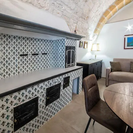 Borgo Antico Sant'erasmo Bed & Breakfast *