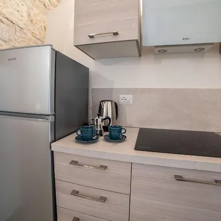 Borgo Antico Sant'erasmo 3* 圣埃拉莫因科莱